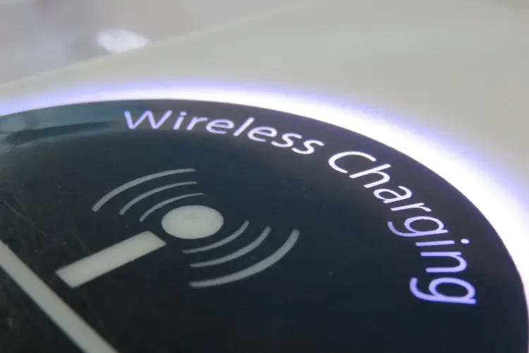 نصائح لتحسين طريقة شحن الجوال لاسلكي